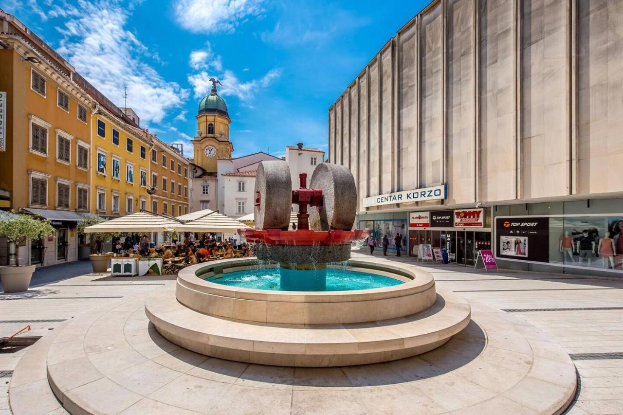 Naval Apartment Rijeka Eksteriør billede